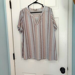 Flower and Feather short sleeve top. Excellent cond